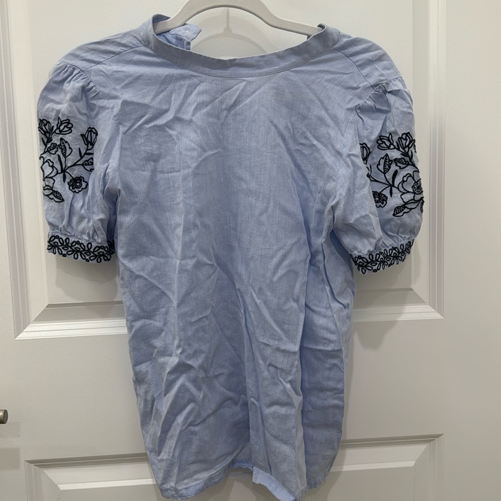 Adorable embroidered LOFT top